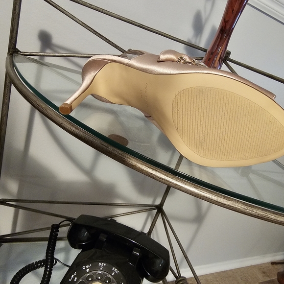 Nine west pump. New in box. Size 8.5. Nude/natural color. - Picture 4 of 14